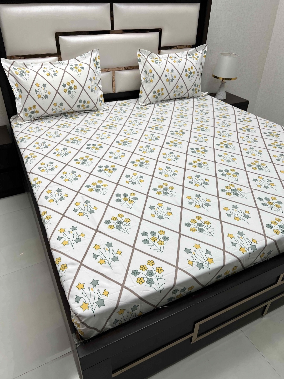 

Pure Decor Queen Size Double Bedsheet With 2 Pillow Covers 2.28m X 2.54m, White