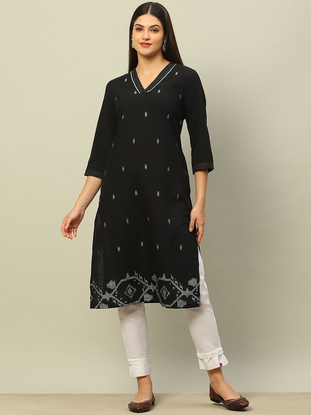 

Rangriti Geometric Woven Design V-Neck Three-Quarter Sleeves Regular Straight Kurta, Black