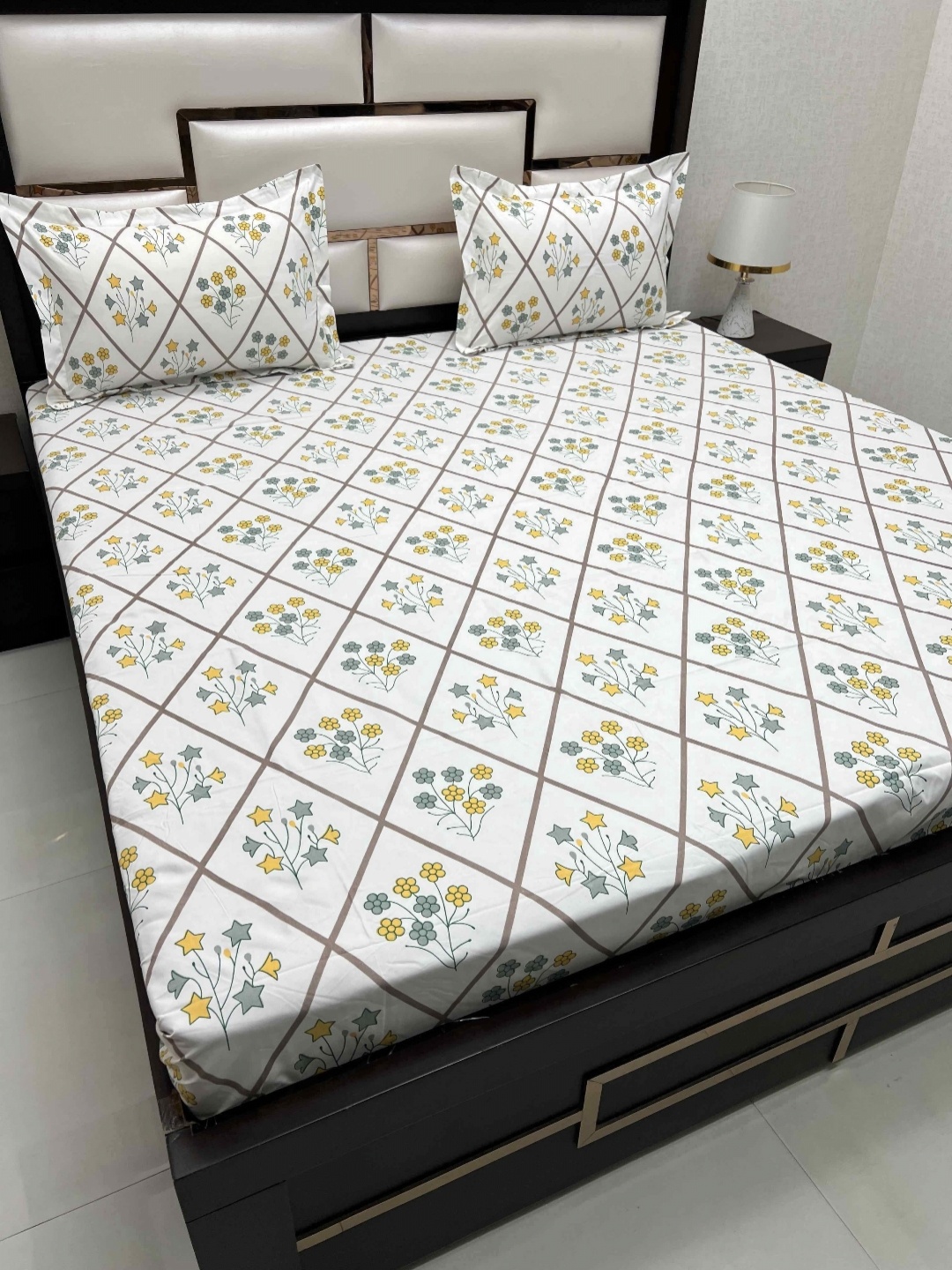 

Pure Decor Queen Size Double Bed Bedsheet With 2 Pillow Covers 2.28 m X 2.54 m, White