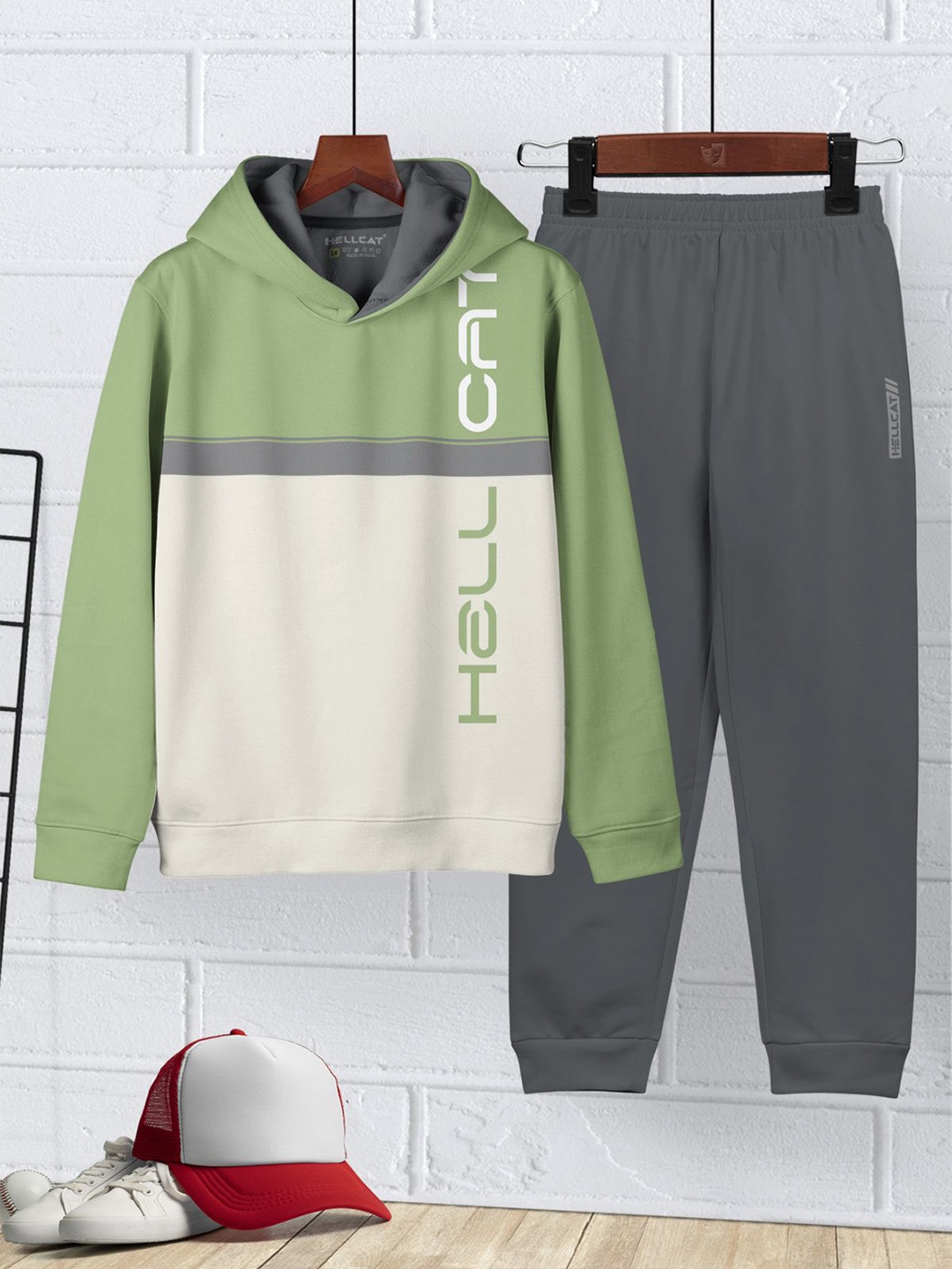 

HELLCAT Boys Colourblocked Printed Hoodie T-shirt Jogger Track Pant, Green