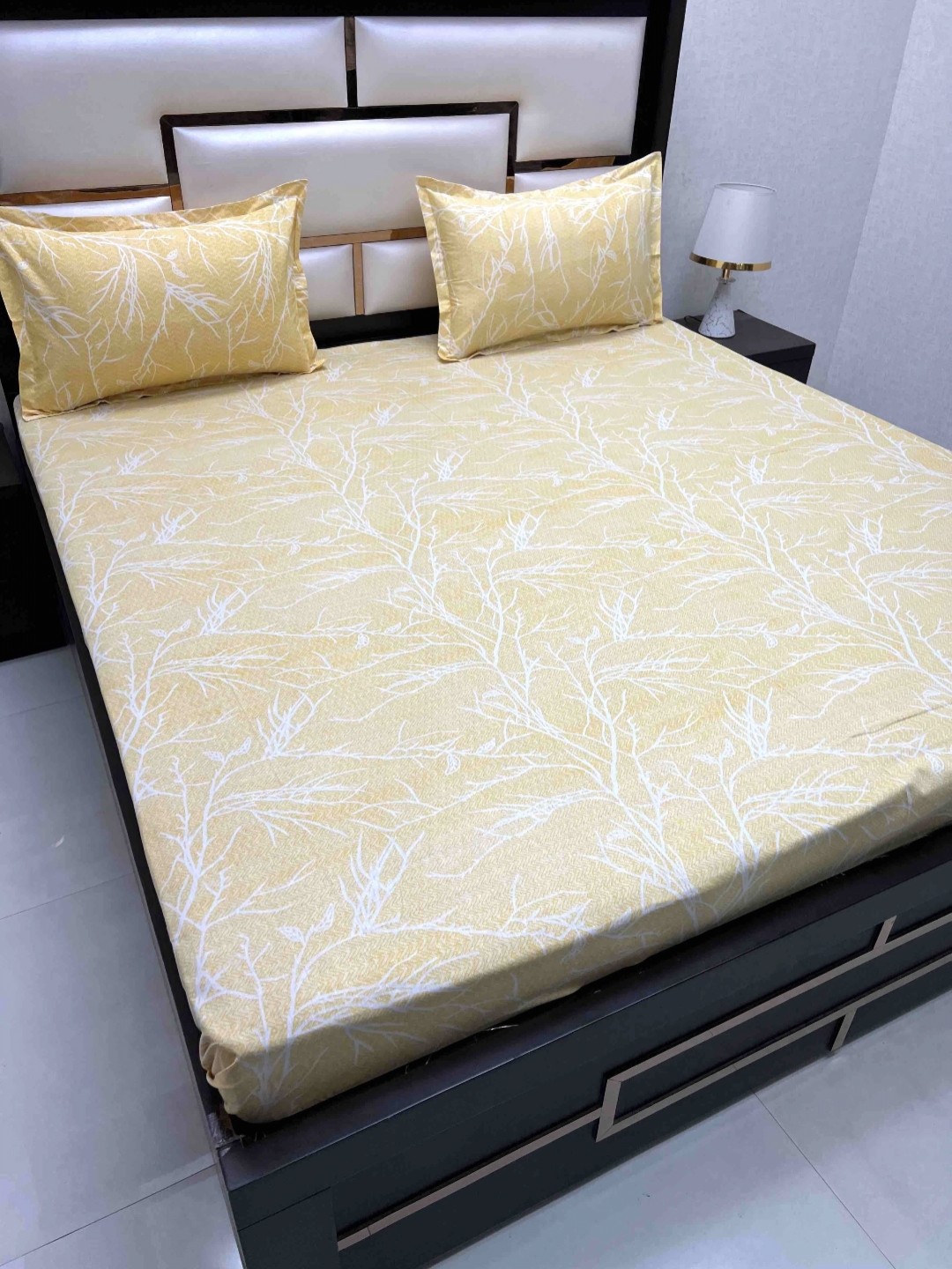 

Pure Decor Velar Yellow 230 TC Pure Cotton King Bedsheet Set-2.73 m x 3.05 m