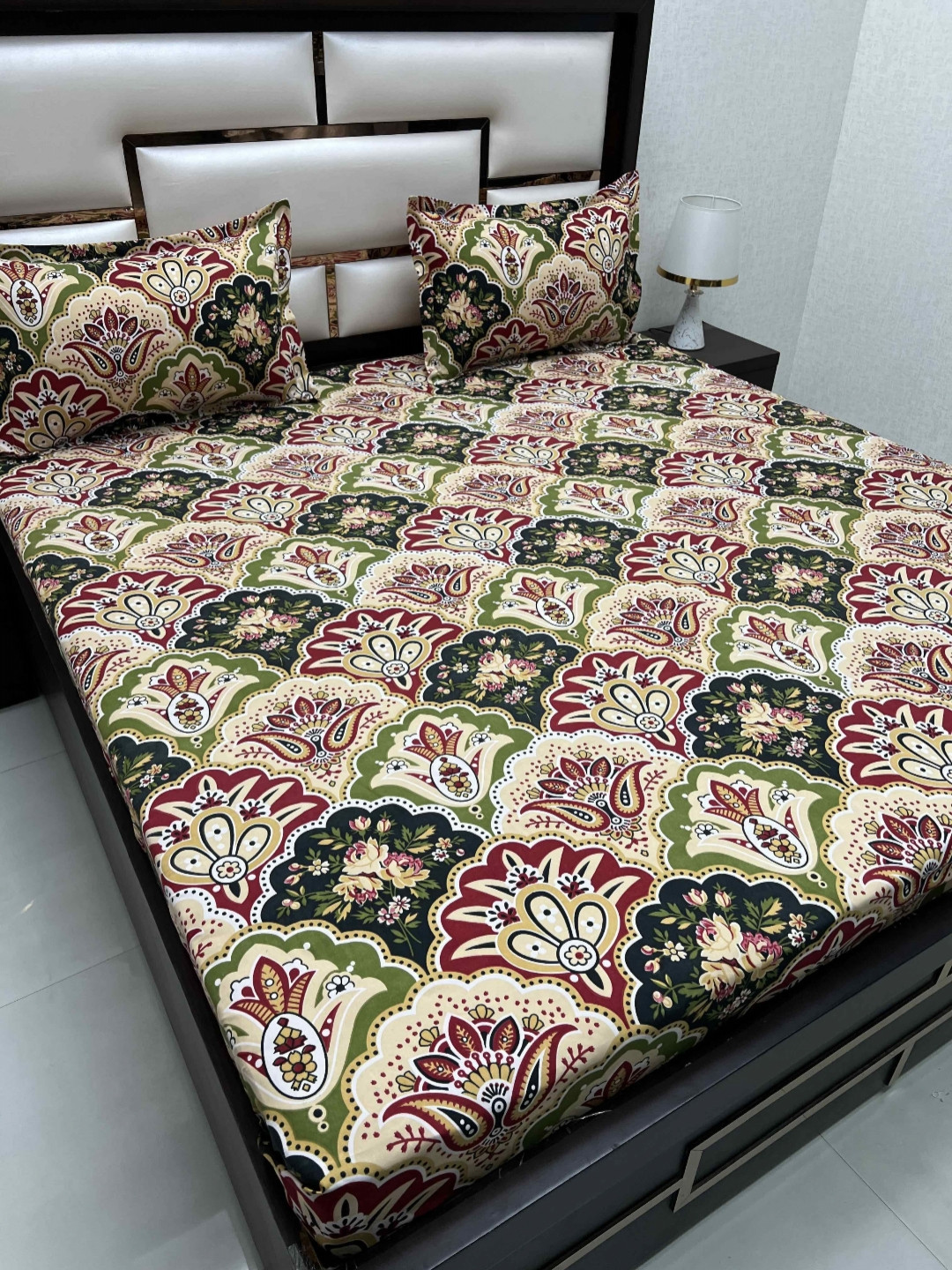 

Pure Decor Queen Size Double Bedsheet With 2 Pillow Covers 2.28m X 2.54m, Maroon