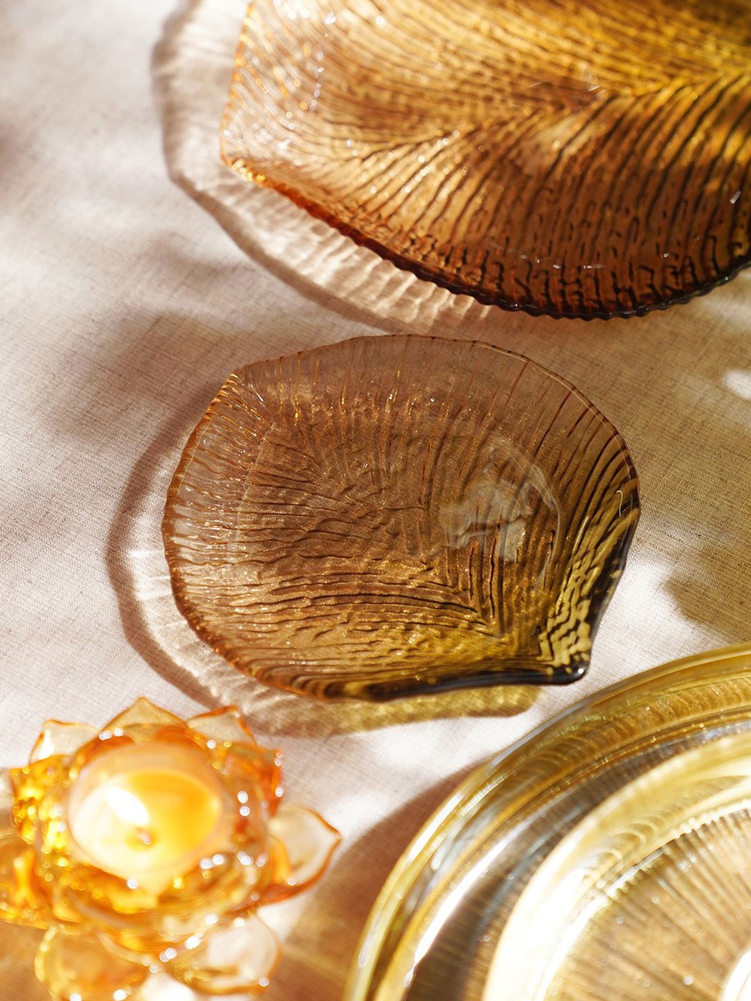 

Pure Home and Living Brown Leaf Shaped Glass Food Platter