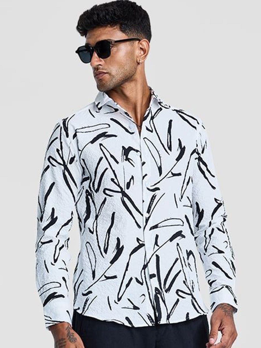 

Snitch Men Smart Spread Collar Abstract Printed Casual Shirt, White
