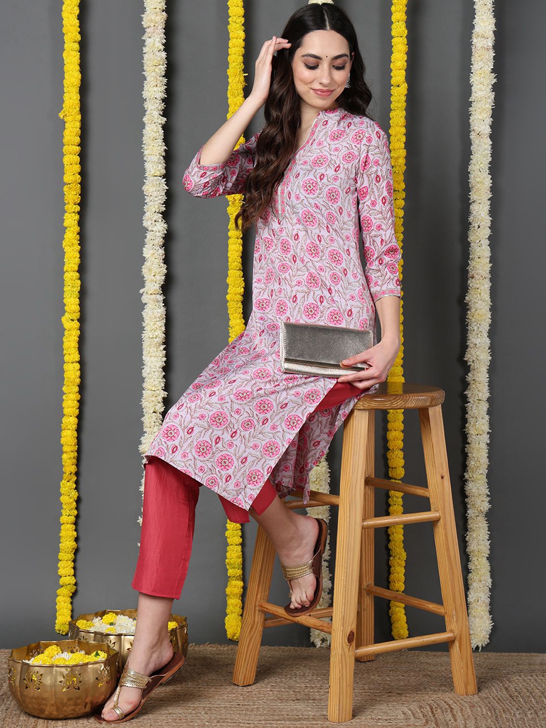 

AHIKA Pink Floral Printed Mandarin Collar Straight Crepe Kurta