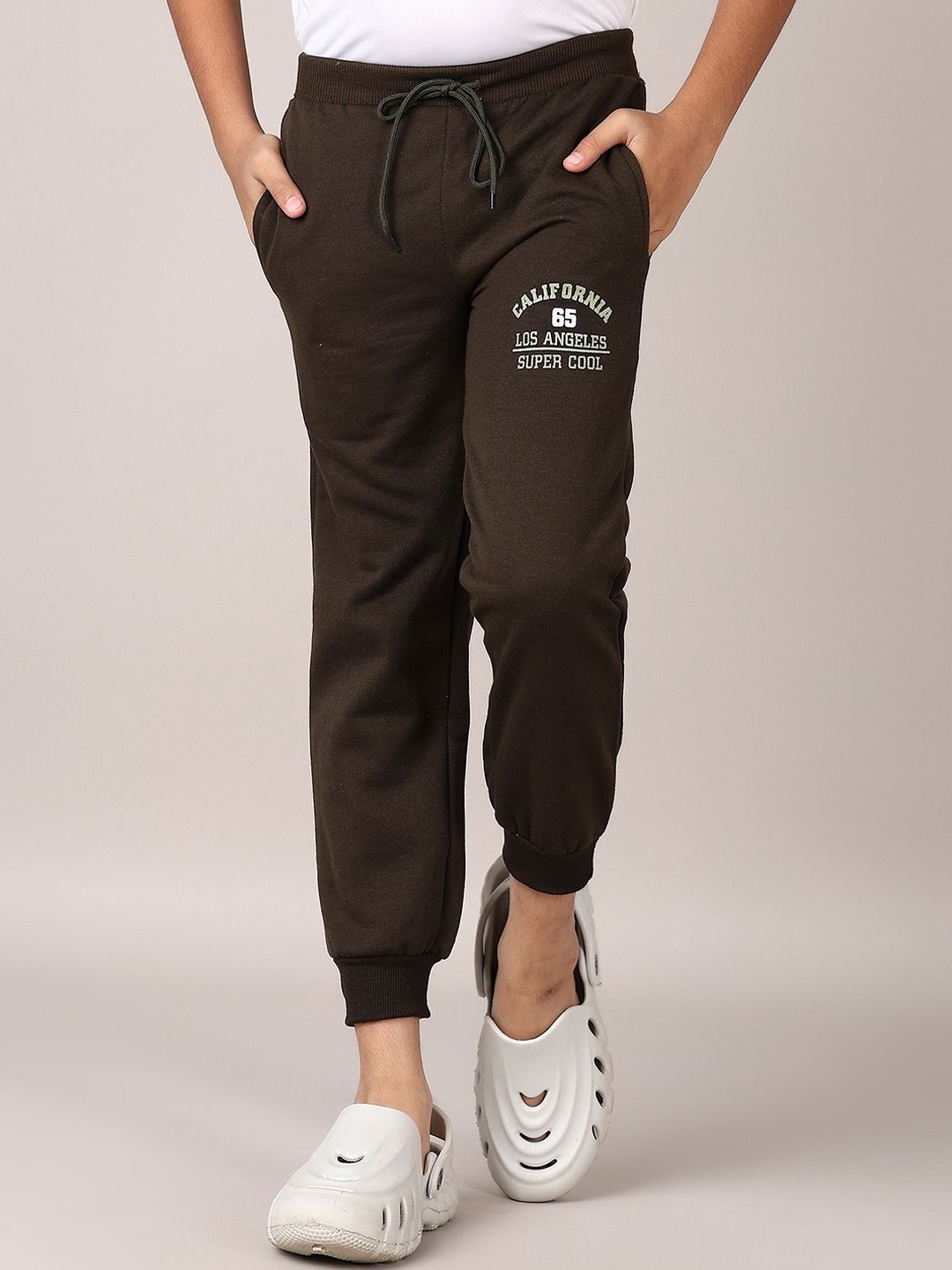 

V-Mart Boys Typography Printed Cotton Mid Rise Joggers, Olive