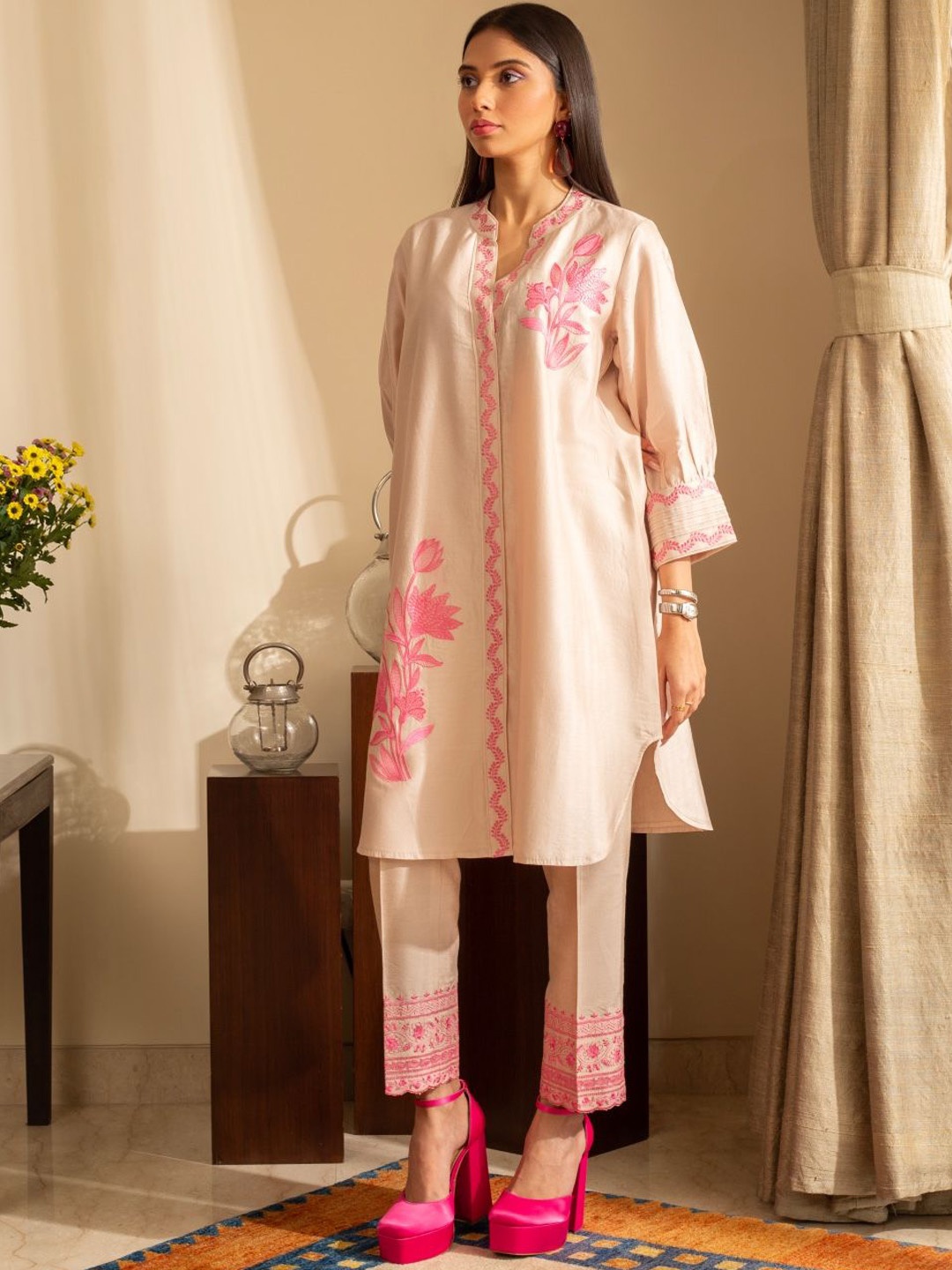 

HOUSE OF INARI Floral Embroidered Thread Work Chanderi Silk A-Line Kurta With Trouser, Pink