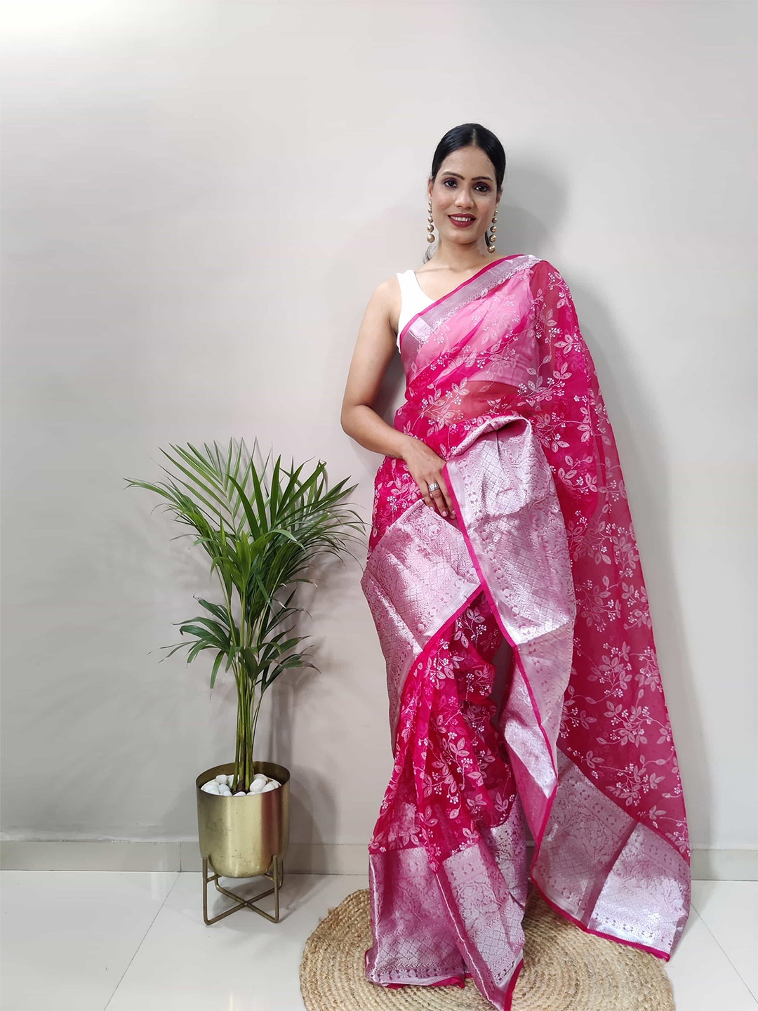 

V3 FASHION STUDIO Floral Woven Design Ready to Wear Jamdani Saree, Pink