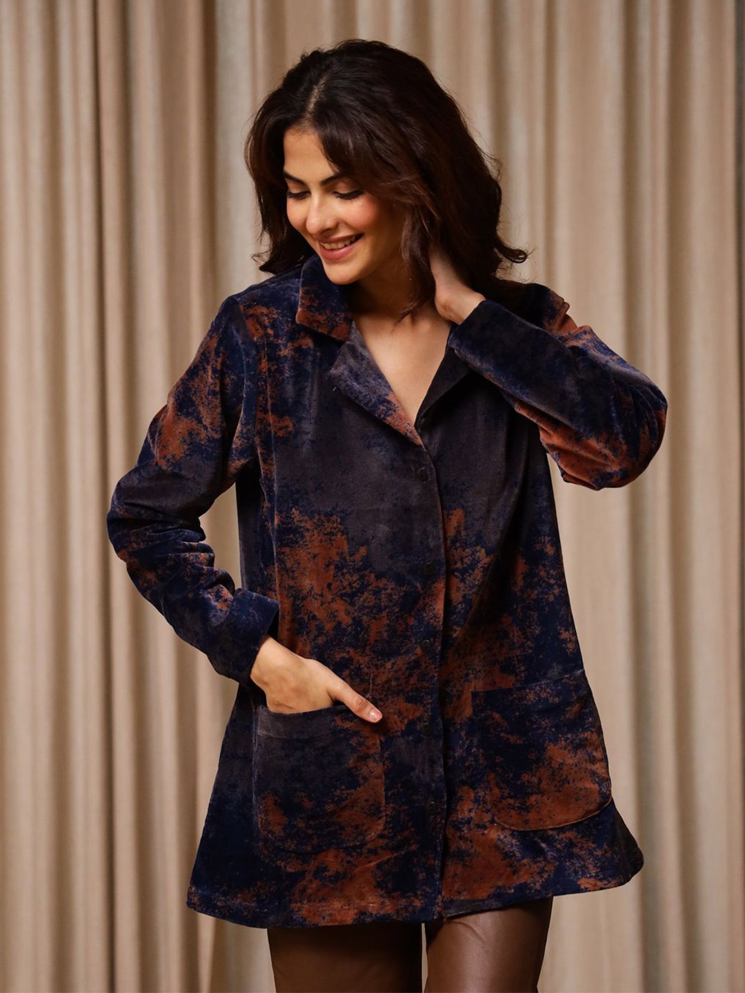 

SANSKRUTIHOMES Women Lapel Collar Abstract Printed Velvet Casual Tailored Jacket, Navy blue