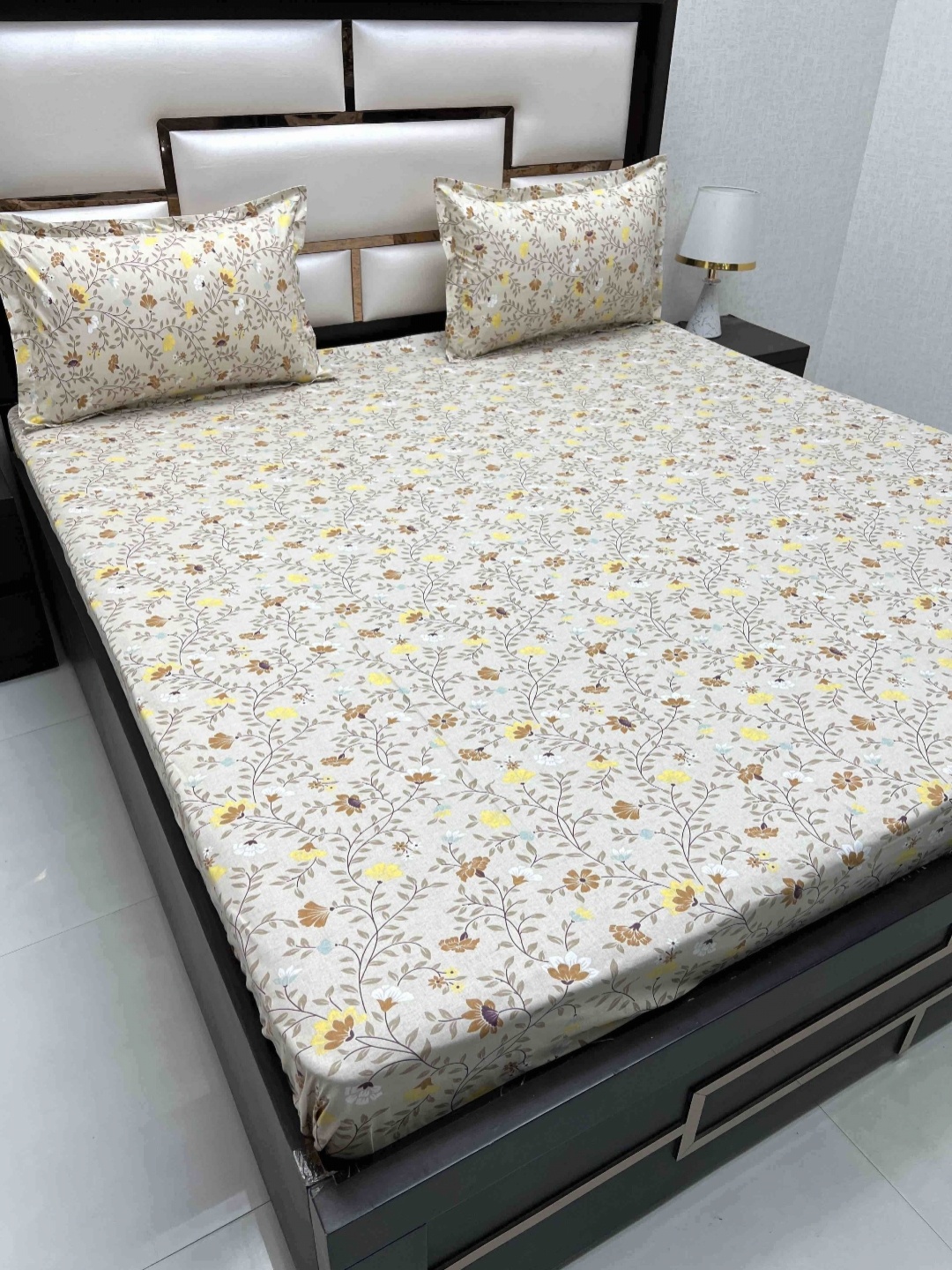 

Pure Decor Velar Brown Floral Pure Cotton 330 TC Super King Bedsheet Set-2.73 m x 3.05 m