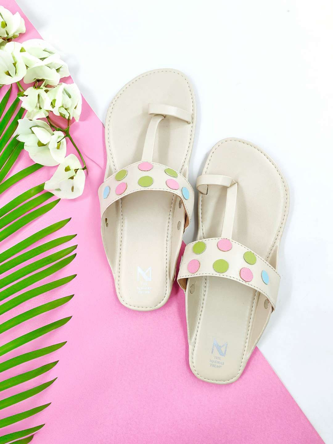 

THE MADRAS TRUNK Women Printed One Toe Flats, Off white