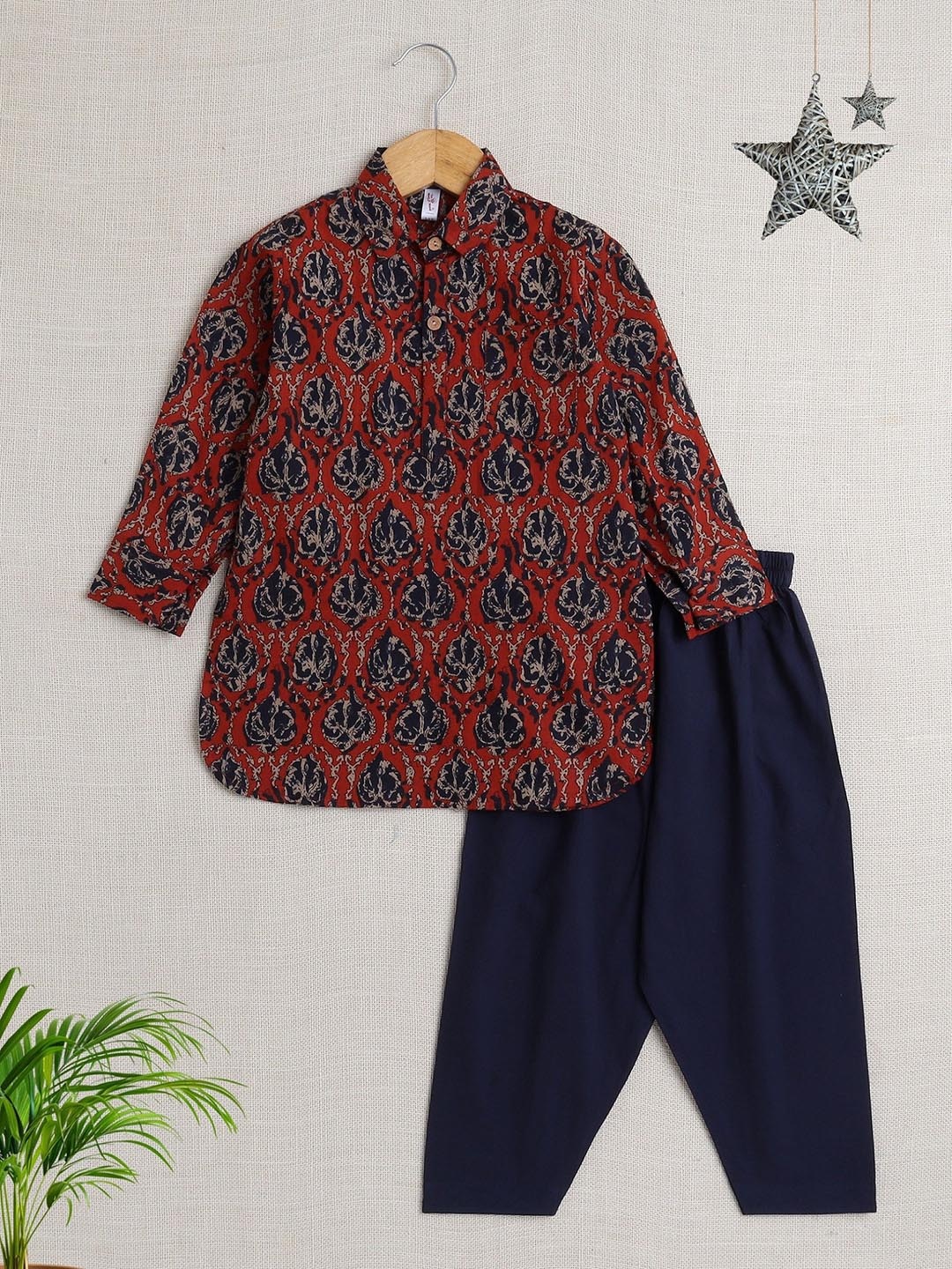 

The Magic Wand Boys Floral Printed Pure Cotton Straight Kurta with Pyjamas, Maroon