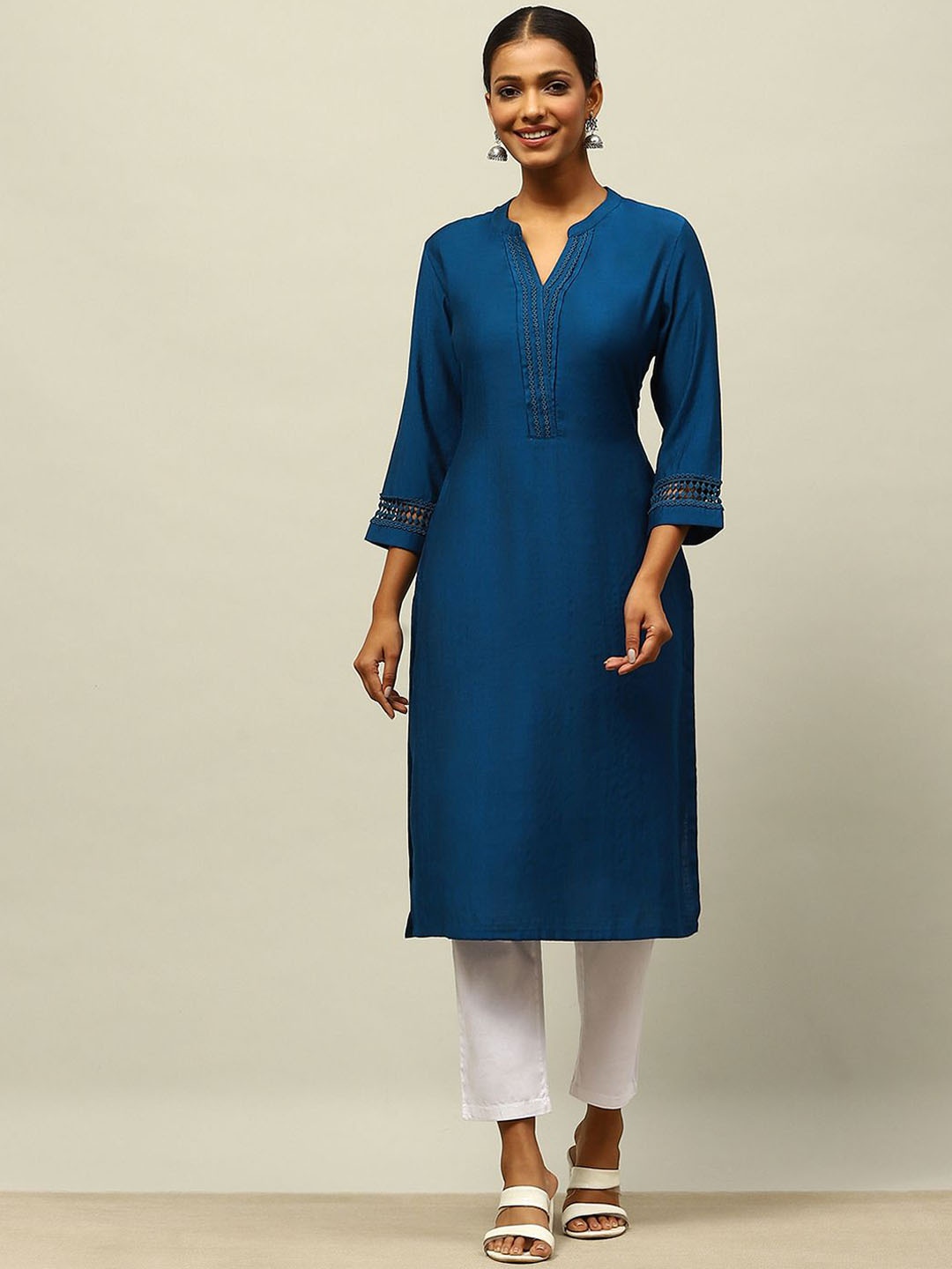 

Rangriti Mandarin Collar Three-Quarter Sleeves Regular Straight Kurta, Blue