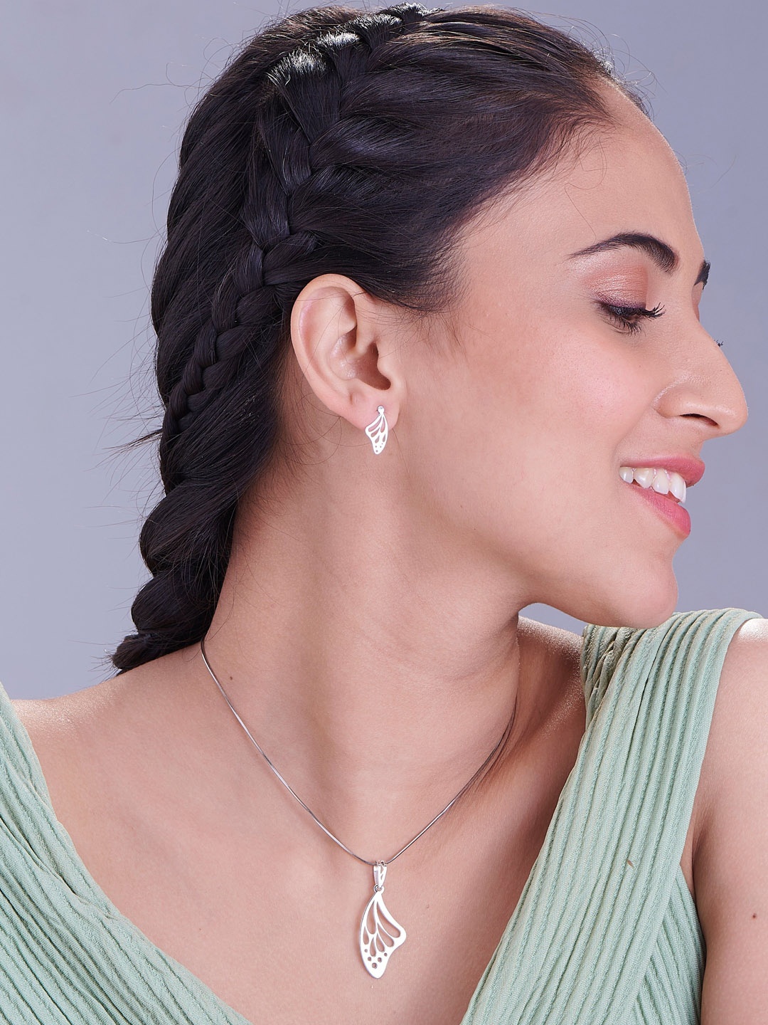 

Nipura 925 Sterling Silver Feather Shaped Oxidised Pendants
