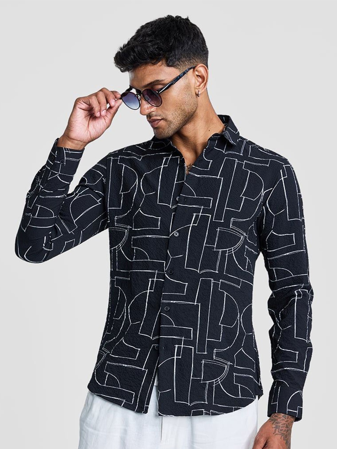 

Snitch Men Smart Slim Fit Opaque Printed Casual Shirt, Black