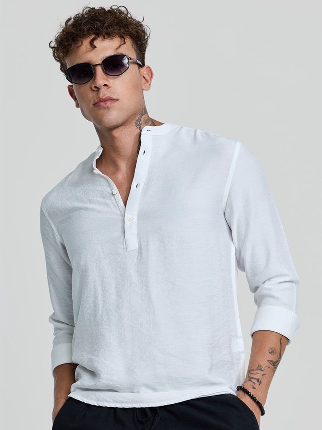 

Snitch Men Smart Band Collar Solid Casual Shirt, White