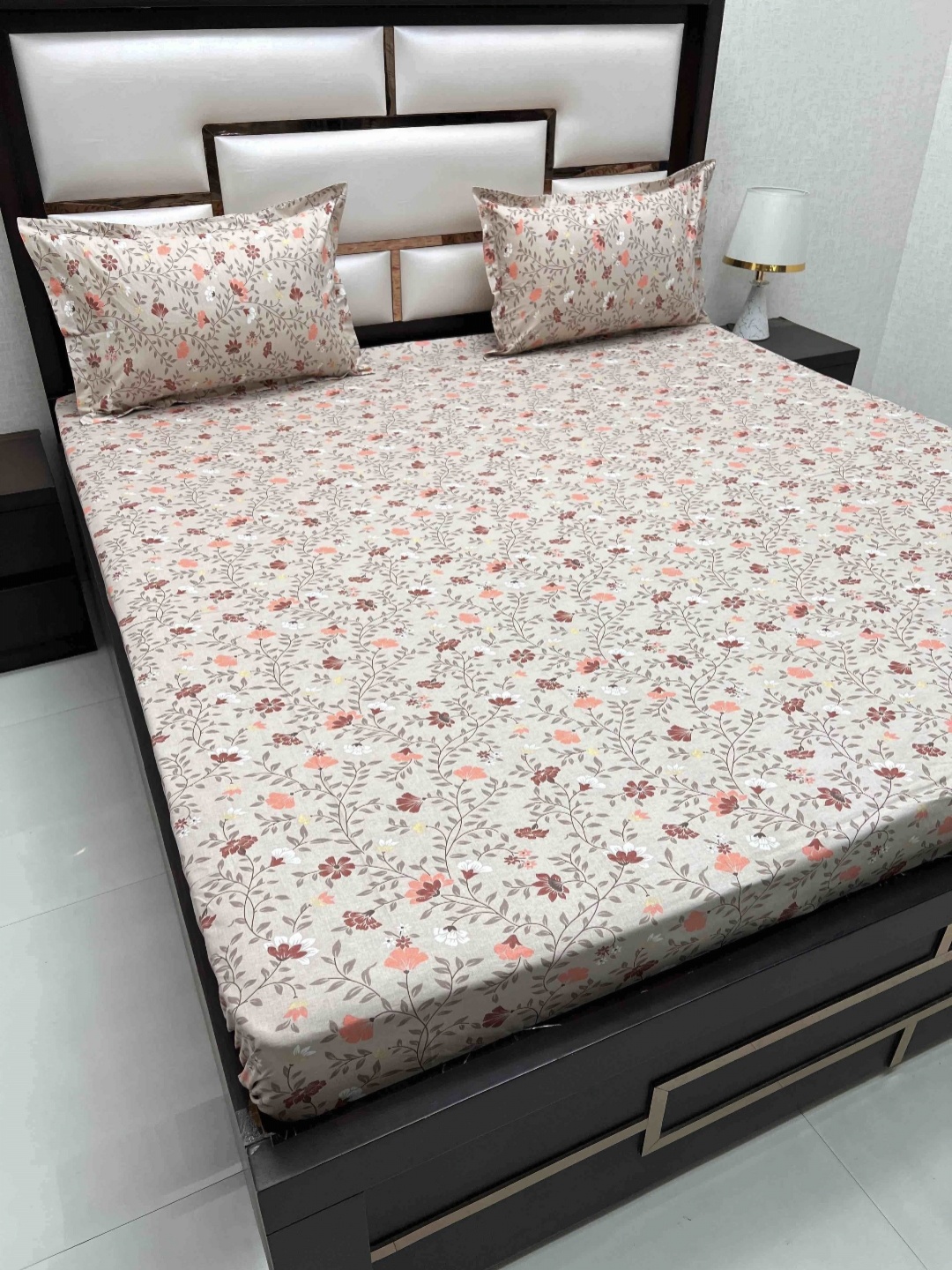 

Pure Decor Velar Brown Floral Pure Cotton 260 TC Super King Bedsheet Set-2.76 m x 3.03 m