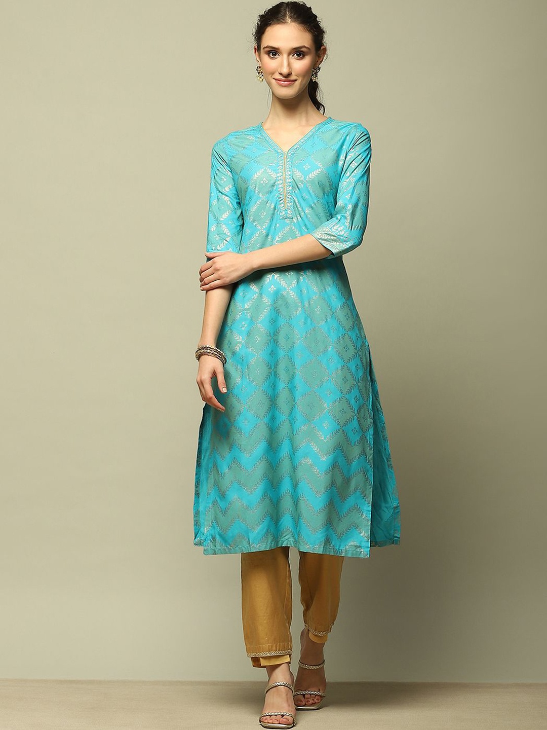 

Rangriti Geometric Printed V-Neck Three-Quarter Sleeves Straight Kurta, Blue