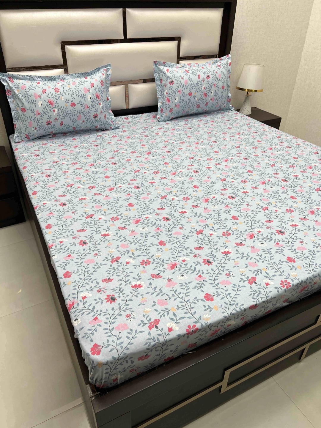 

Pure Decor Blue & Green Floral Pure Cotton 250 TC King Bedsheet Set 2.73 m x 3.06 m