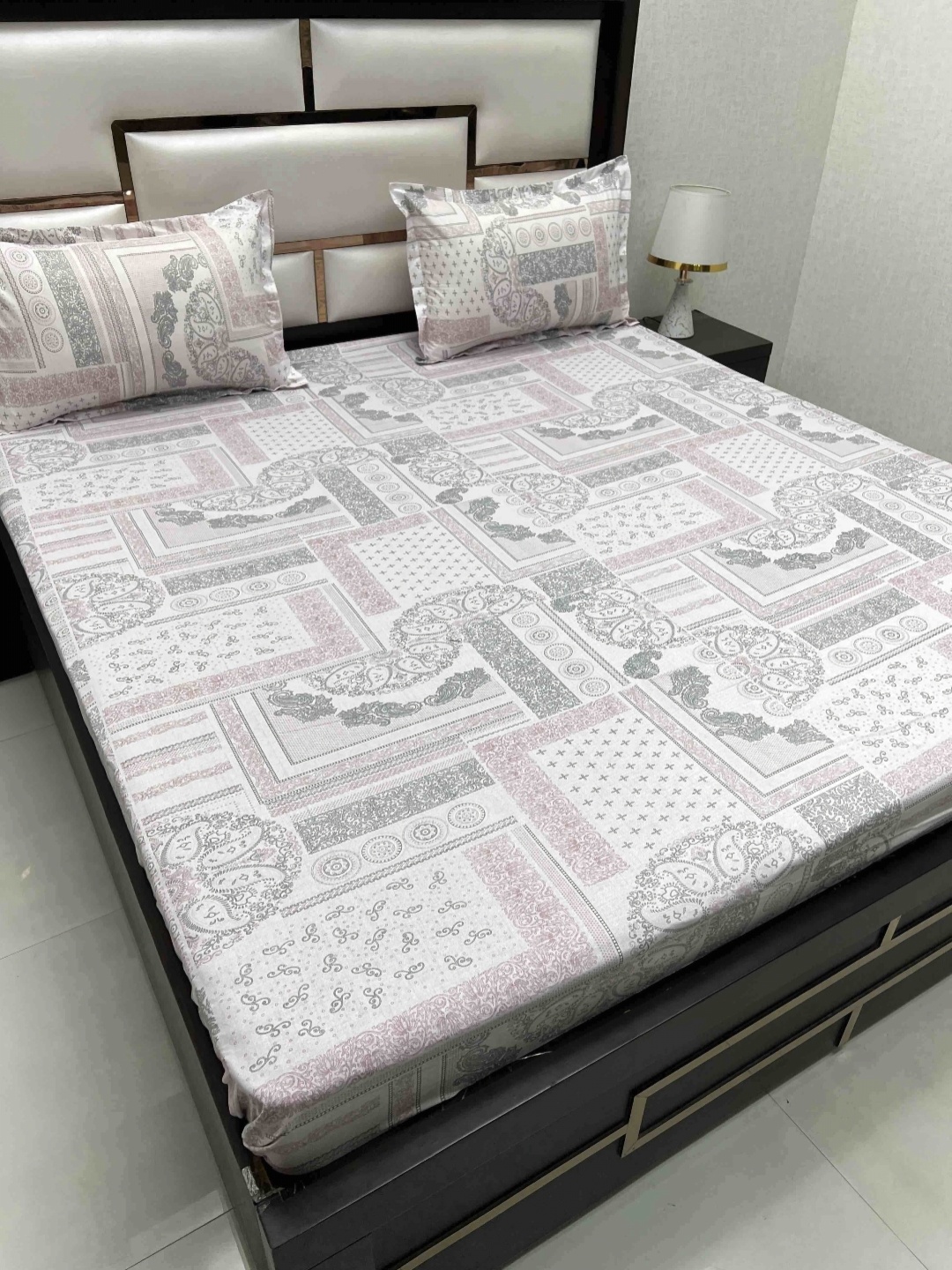 

Pure Decor White Ethnic Motifs Pure Cotton 230TC King Bedsheet Set 2.76 m x 3.06 m