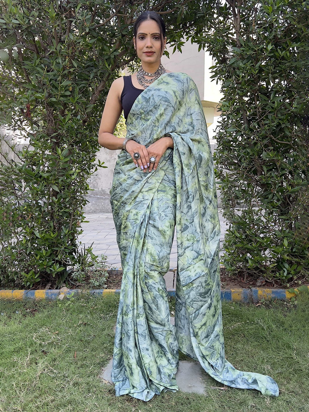 

V3 FASHION STUDIO Floral Satin Ready to Wear Jamdani Saree, Blue