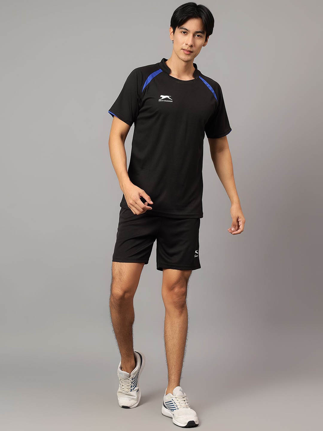 

Shiv Naresh Men Football T-Shirt & Short Set, Black