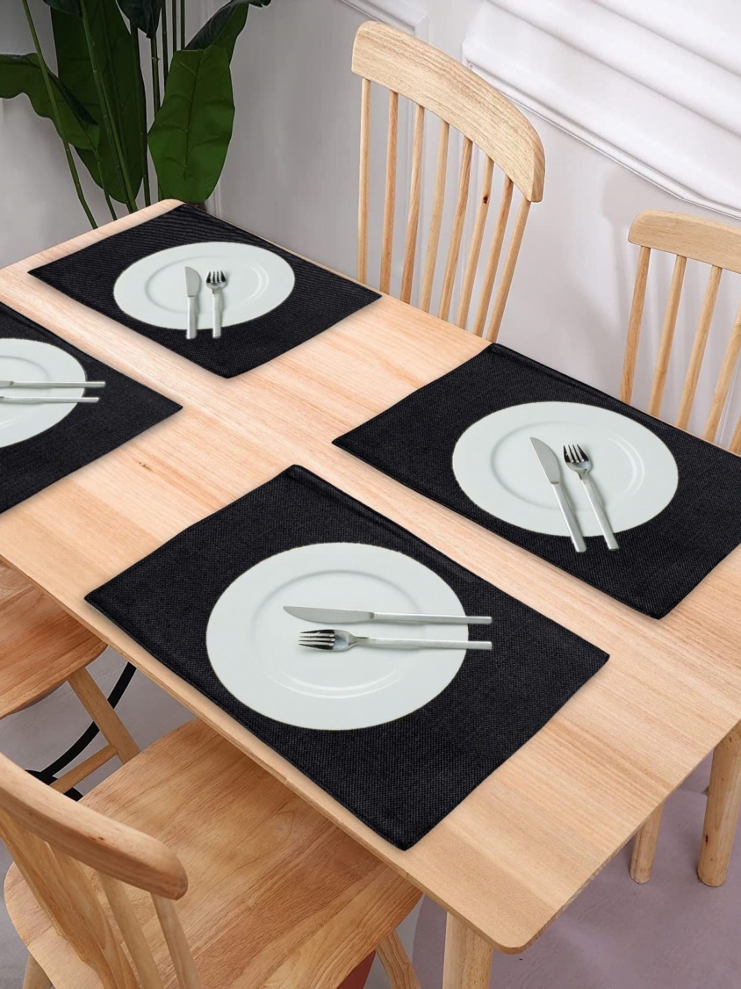 

Lushomes Black 4 Pieces Jute Table Placemats