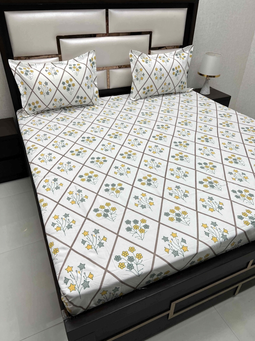 

Pure Decor Queen Size Double Bedsheet With 2 Pillow Covers 2.28m X 2.54m, White