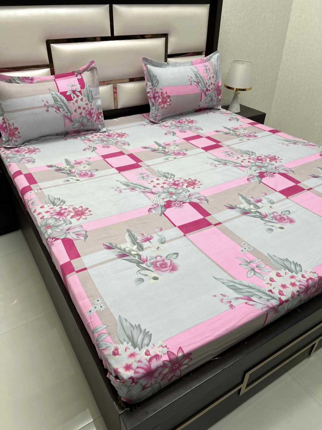 

Pure Decor Queen Size Double Bedsheet With 2 Pillow Covers 2.28m X 2.54m, Pink