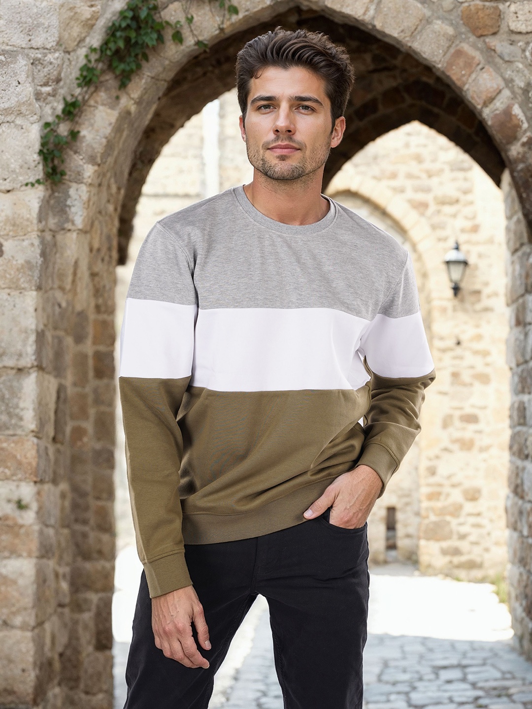 

Celio Men Cotton Colourblocked Sweatshirt, Olive