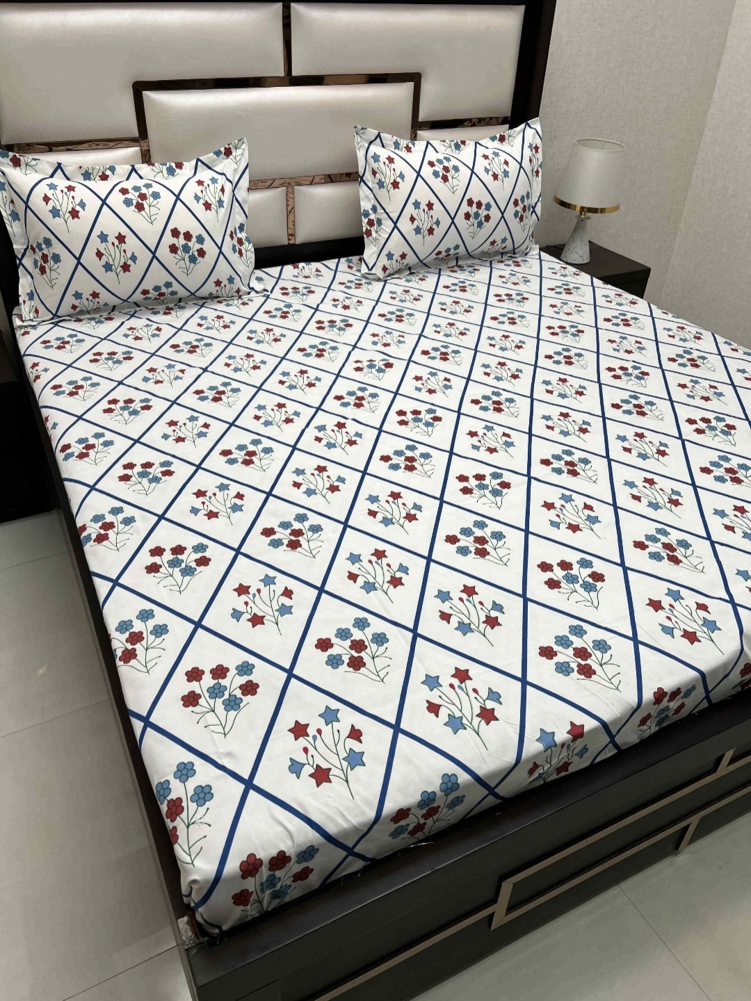 

Pure Decor Queen Size Double Bedsheet With 2 Pillow Covers 2.28m X 2.54m, White