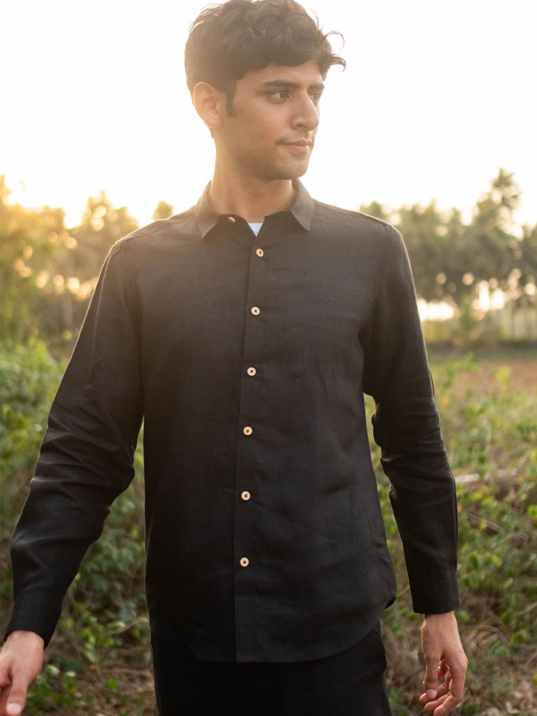 

Creatures of Habit Men Linen Pocketless Shirt, Black