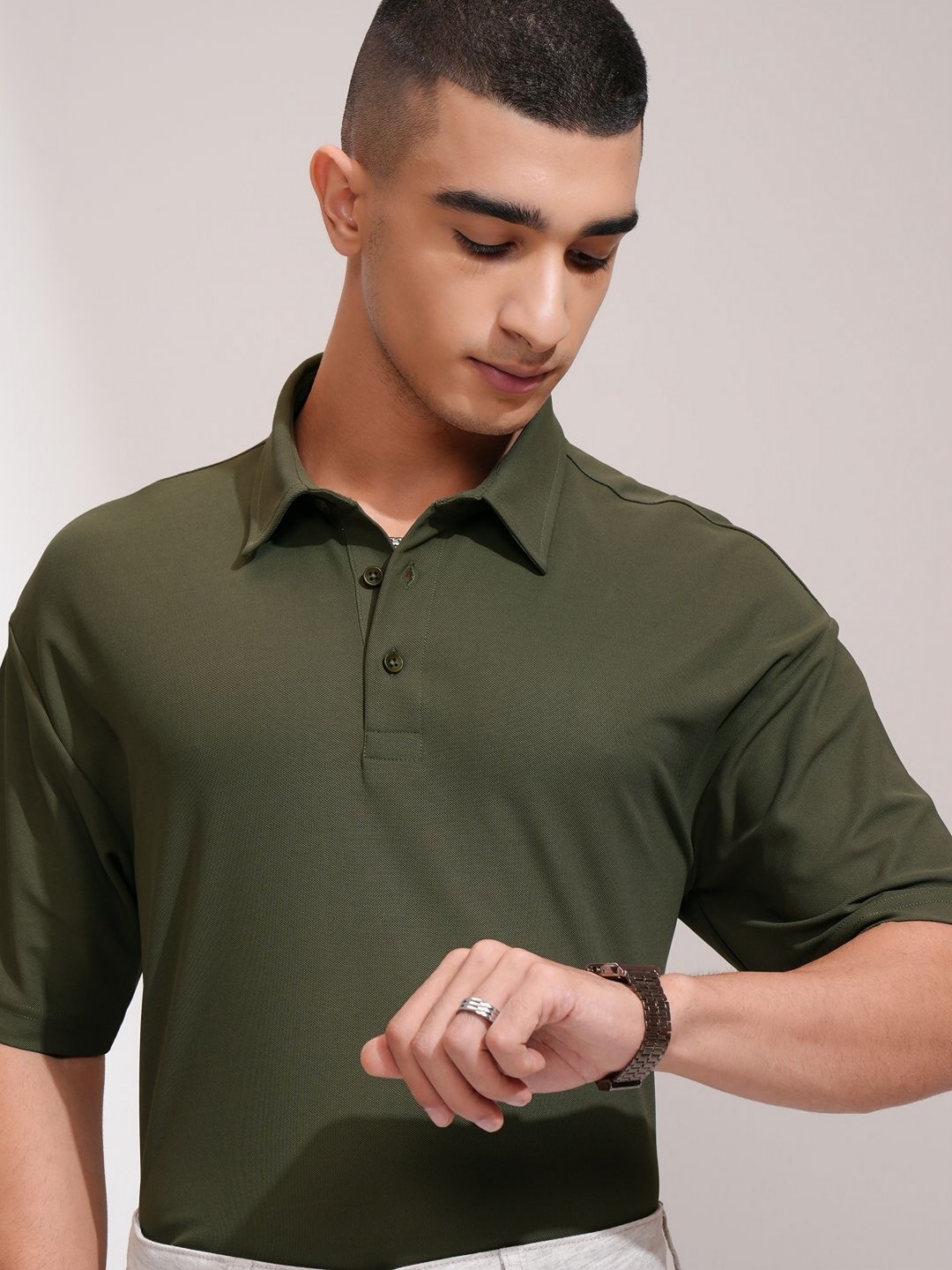 

HIGHLANDER Men Solid Polo Collar Relaxed Fit T-shirt, Olive