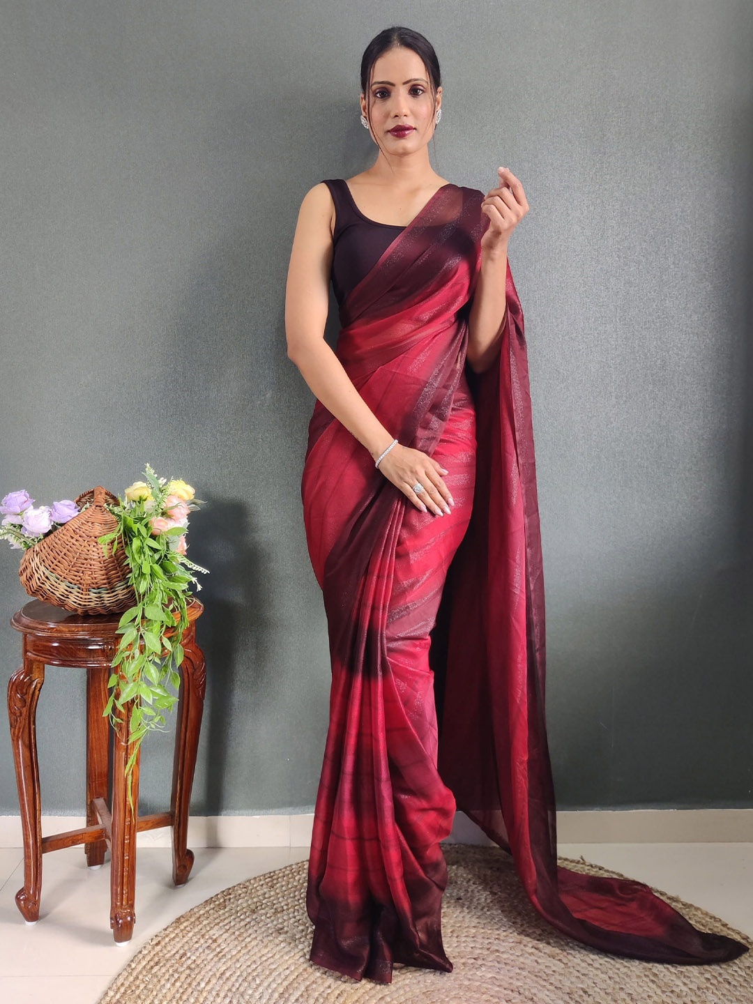 

V3 FASHION STUDIO Striped Pure Crepe Jamdani Saree, Red