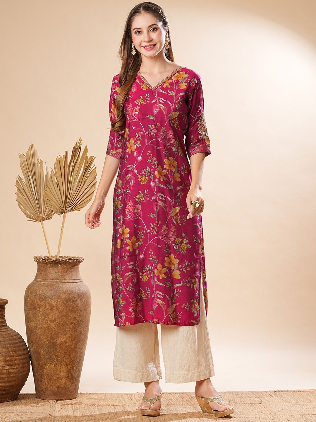 

FASHOR Floral Printed V-Neck Zari Printed Straight Kurta, Magenta