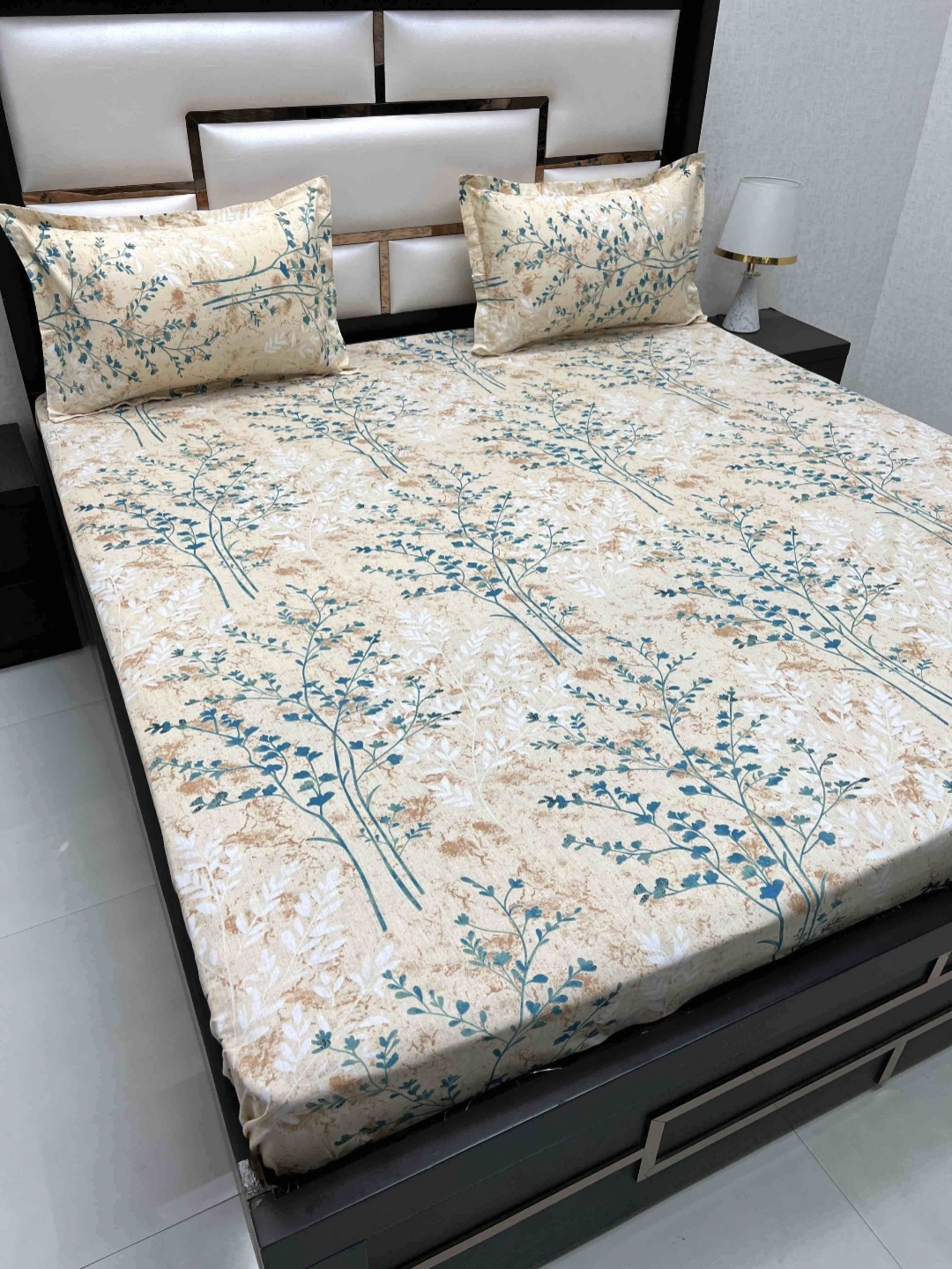 

Pure Decor Brown & Blue Floral Pure Cotton 260 TC King Bedsheet Set 2.76 m x 3.03 m