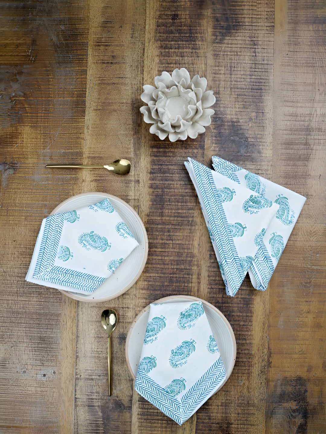 

Ratan Cart White & Blue Paisley Printed 4 Pieces Pure Cotton Table Napkins