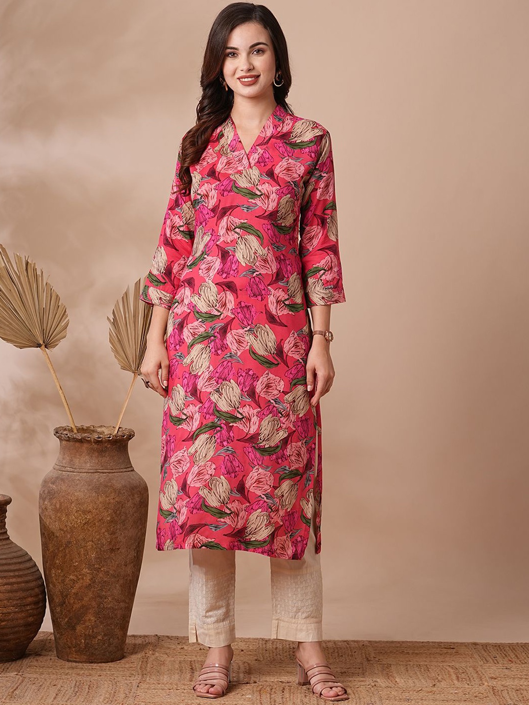 

FASHOR Floral Printed Shawl Neck Straight Kurta, Pink