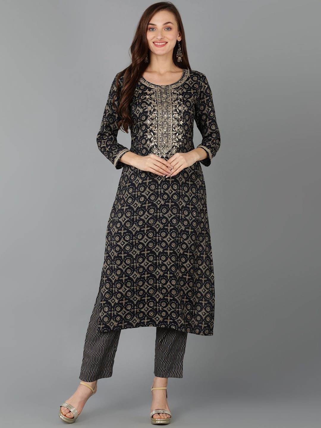 

AHIKA Geometric Embroidered Straight Kurta, Teal