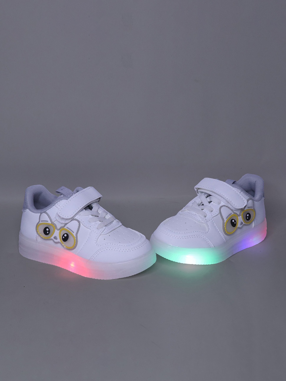 

NEW STEPS Kids Round Toe LED PU Sneakers, White