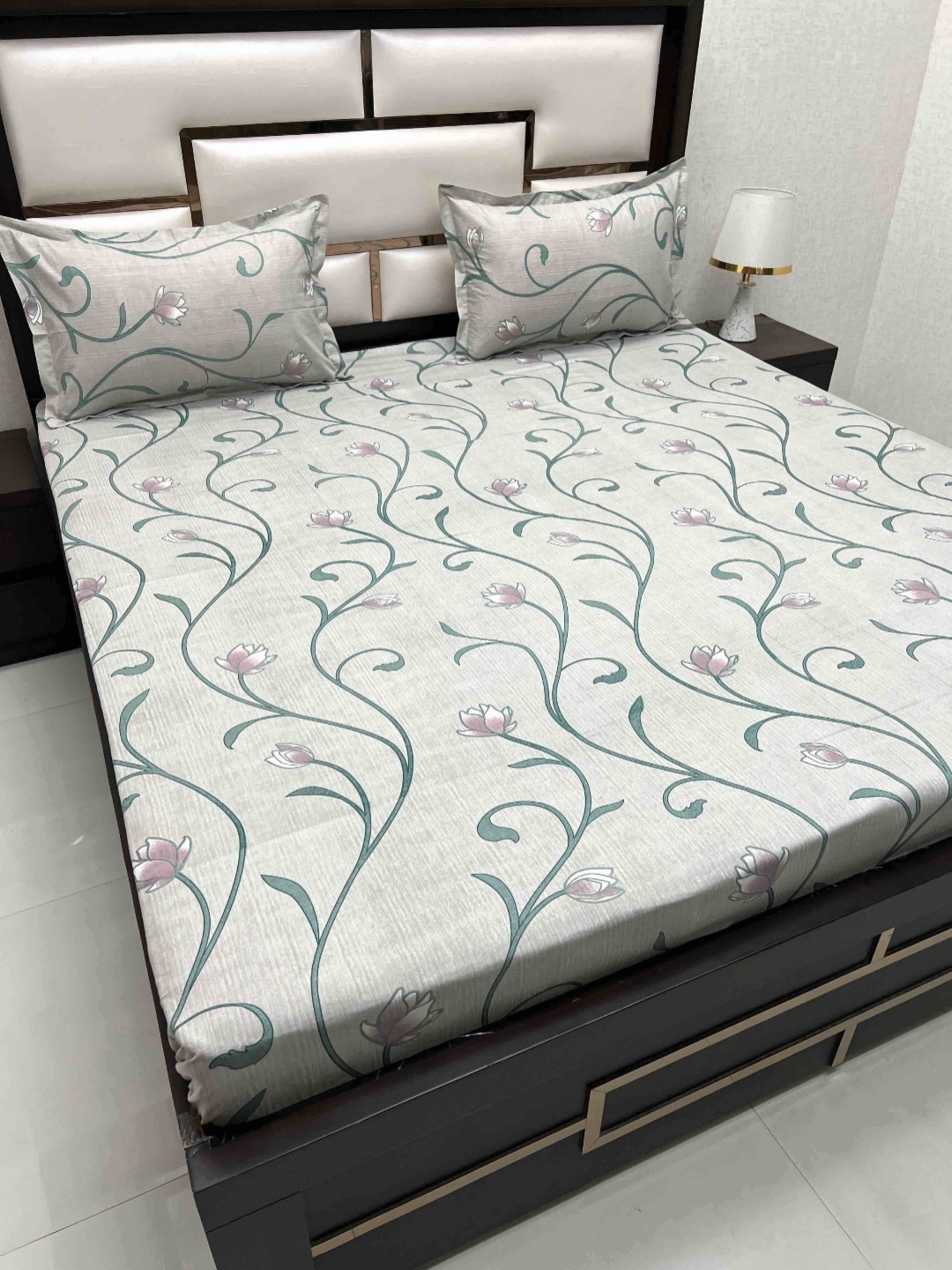 

Pure Decor Velar Green Floral Printed Pure Cotton 220 TC King Bedsheet Set 3.05 x 2.74 m