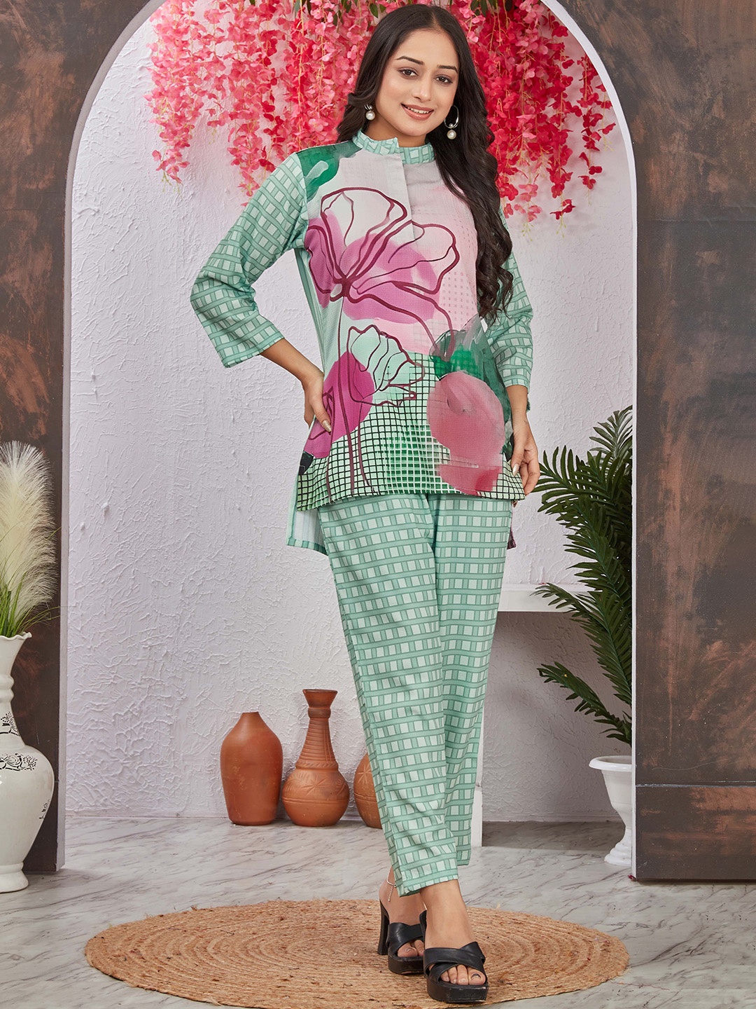 

TWINS LADY Floral Printed Mandarin Collar Three Quarter Sleeve Top & Trouser, Sea green