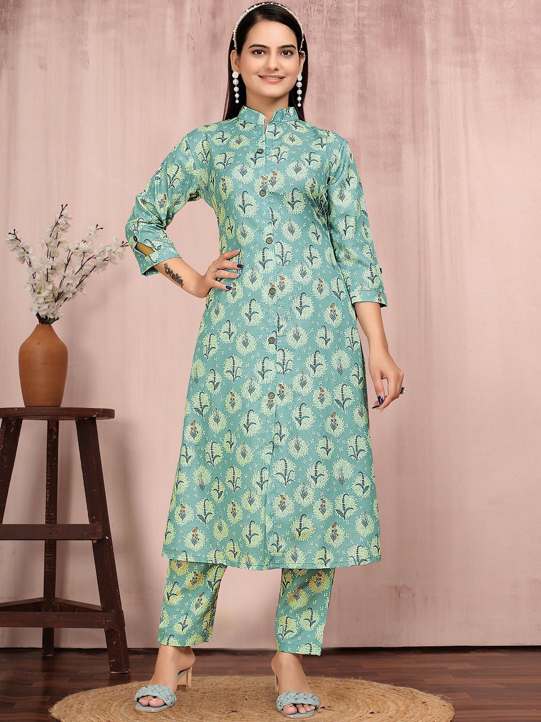 

LADY SHOPI Floral Printed Mandarin Collar Straight Kurta With Trouser, Tan