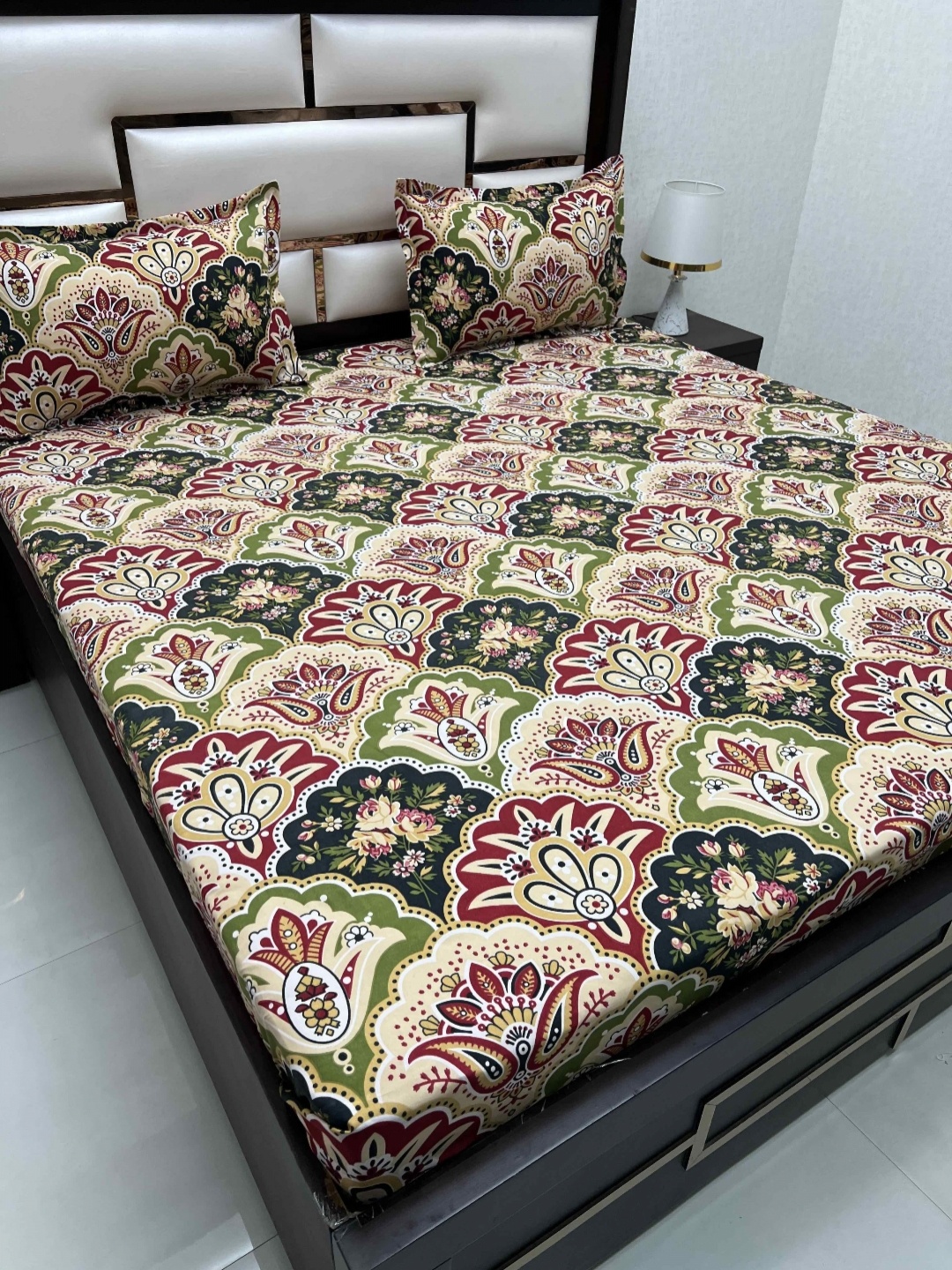 

Pure Decor Queen Size Double Bedsheet With 2 Pillow Covers 2.28m X 2.54m, White
