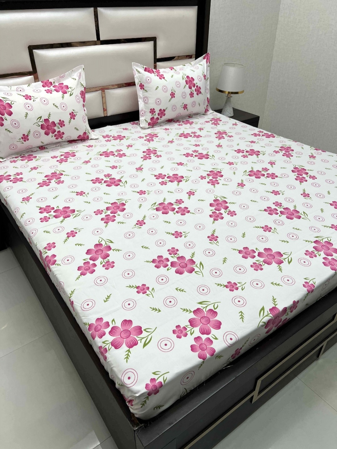 

Pure Decor Queen Size Double Bedsheet With 2 Pillow Covers 2.28m X 2.54m, Pink