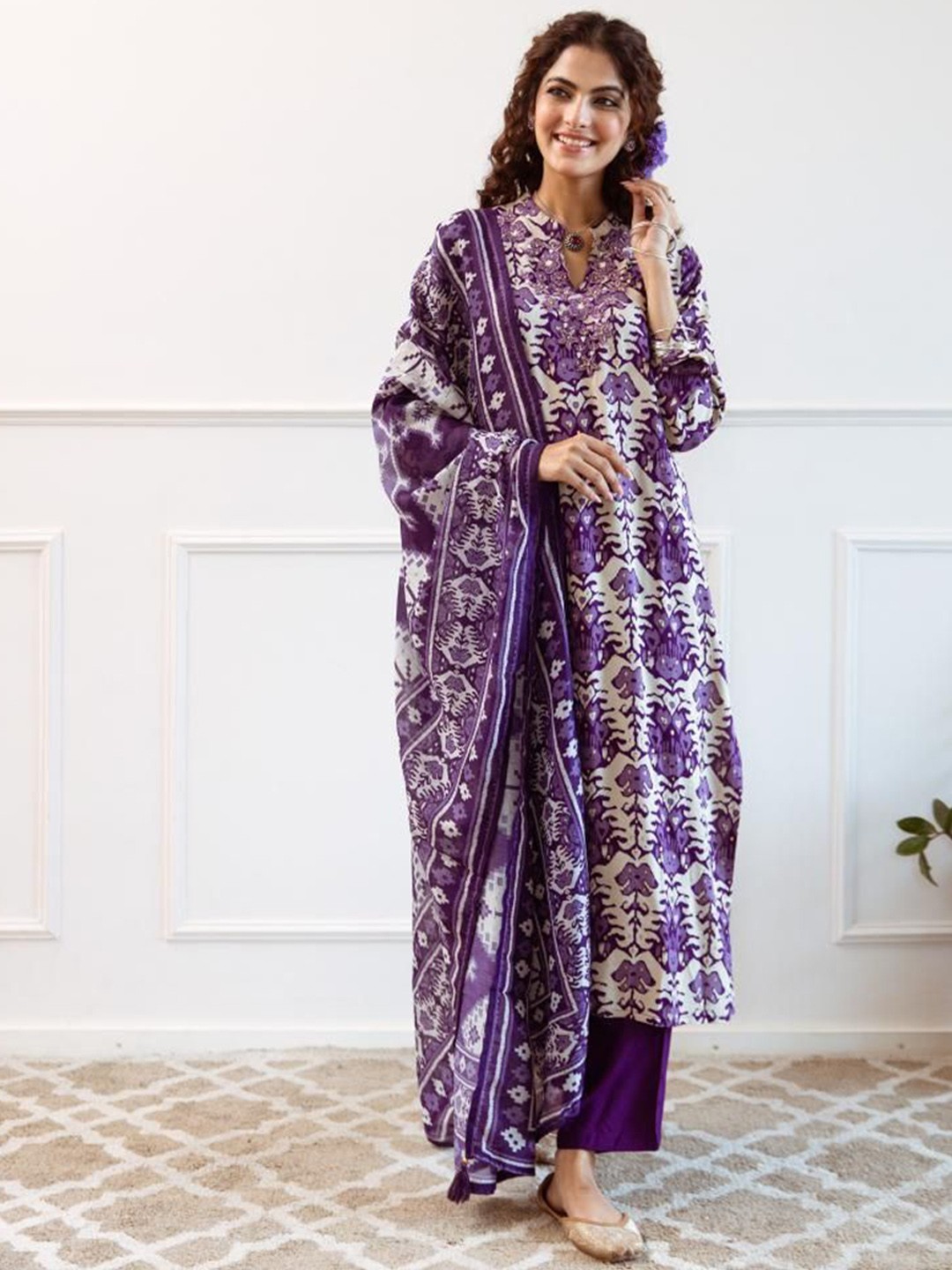 

Anouk Purple Floral Printed Mandarin Collar Straight Kurta With Trousers & Dupatta