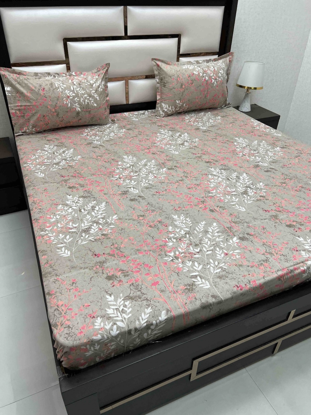 

Pure Decor Green & White Floral Pure Cotton 220 TC King Bedsheet Set 2.74 m x 3.05 m