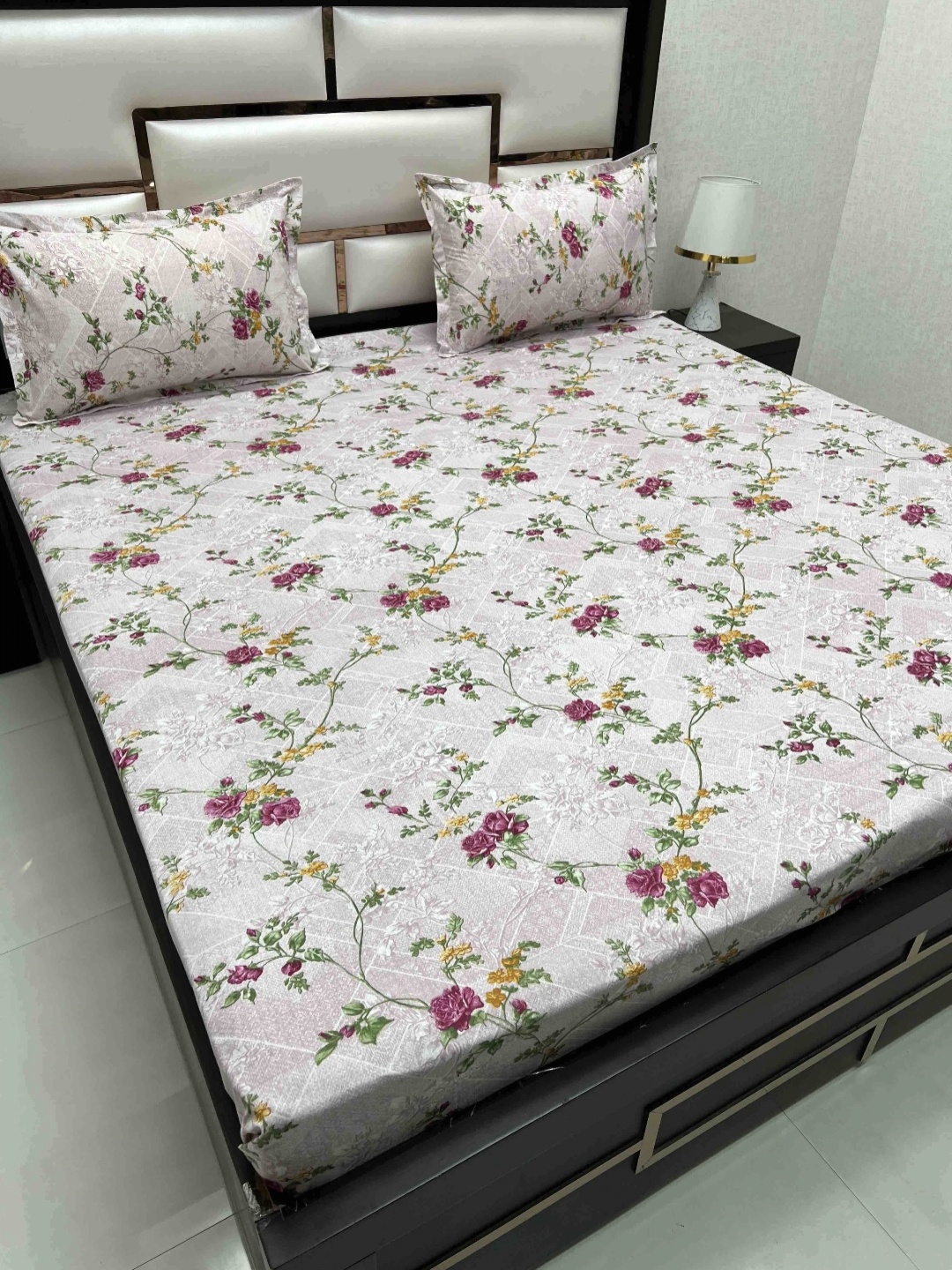 

Pure Decor Velar Grey Floral Pure Cotton 240 TC Super King Bedsheet Set-2.74 m x 3.06 m