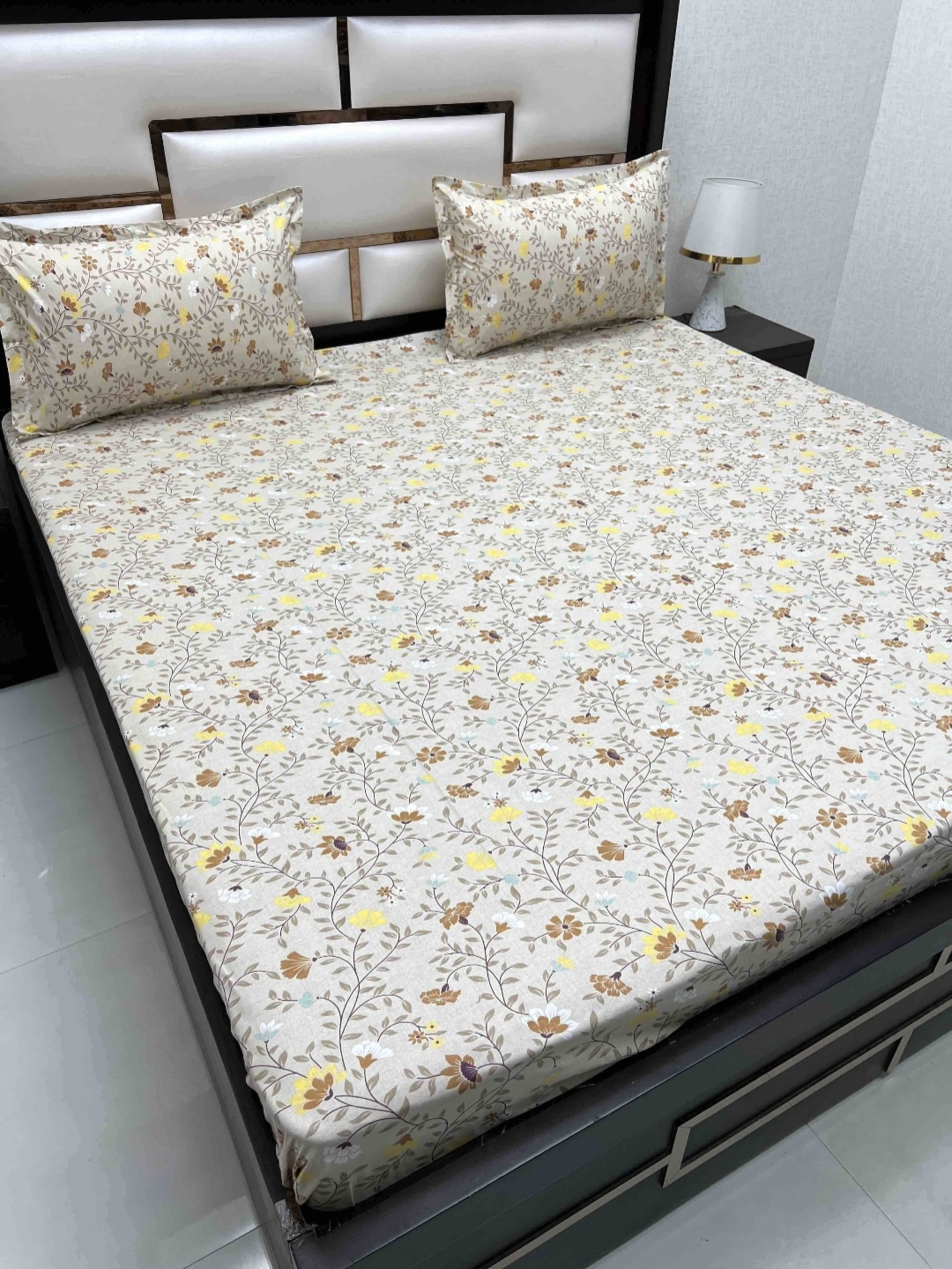 

Pure Decor Velar Brown Floral Pure Cotton 230 TC Super King Bedsheet Set-2.76 m x 3.06 m