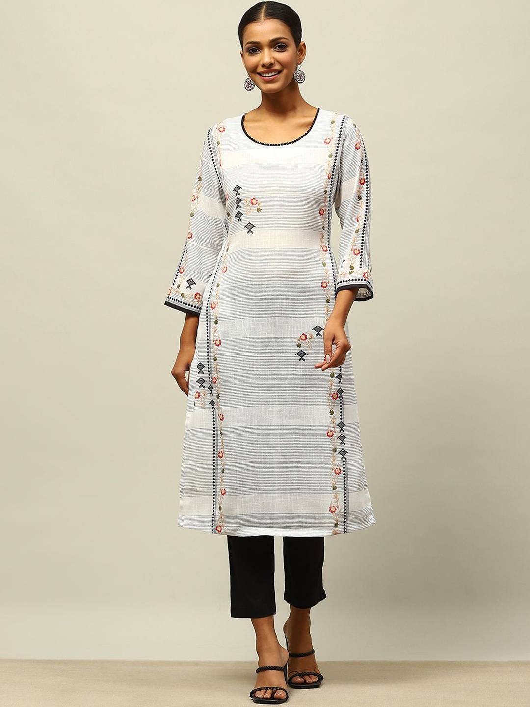 

Rangriti Women Geometric Flared Sleeves Gotta Patti Kurta, White